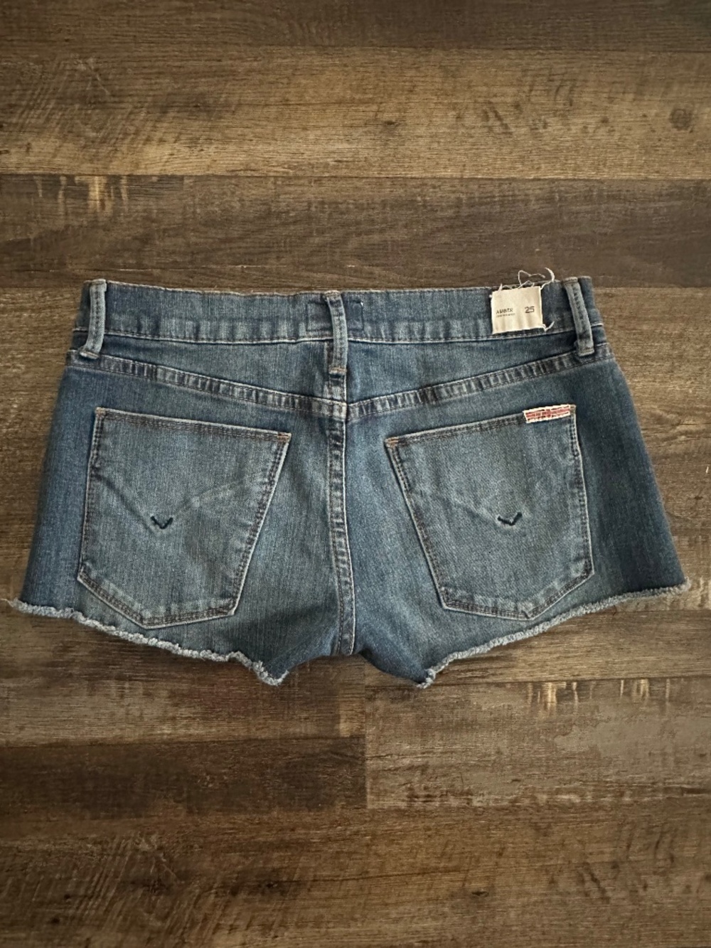 HUDSON “AMBER” CUT OFF DENIM SHORTS MEDIUM WASH JEANS SZ 25 OUTFIT